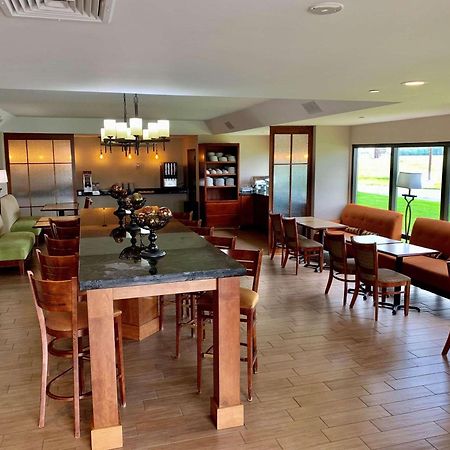 Country Inn & Suites By Radisson, Sandusky South, Oh Milan ภายนอก รูปภาพ