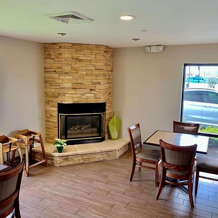 Country Inn & Suites By Radisson, Sandusky South, Oh Milan ภายนอก รูปภาพ