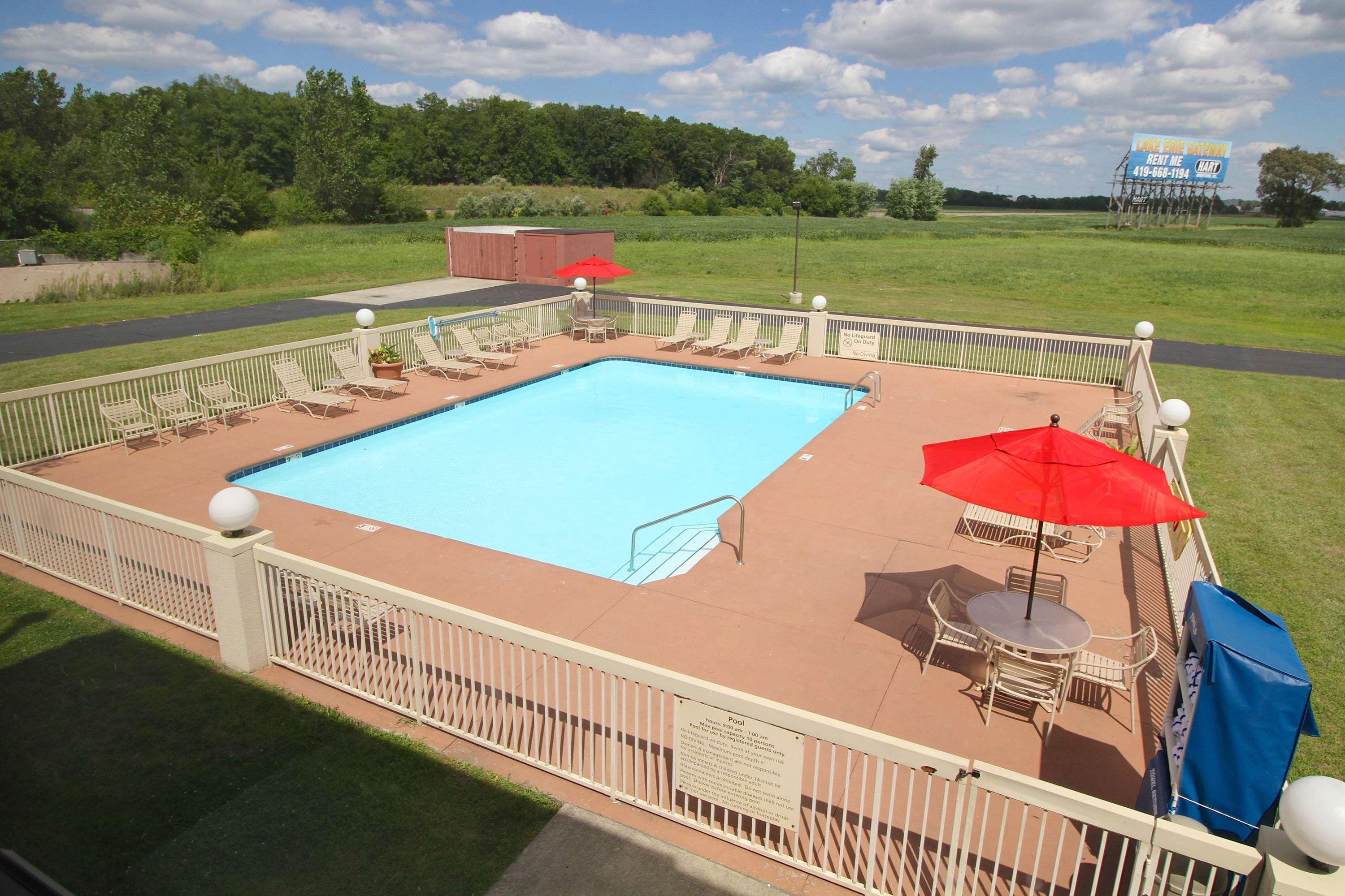 Country Inn & Suites By Radisson, Sandusky South, Oh Milan ภายนอก รูปภาพ