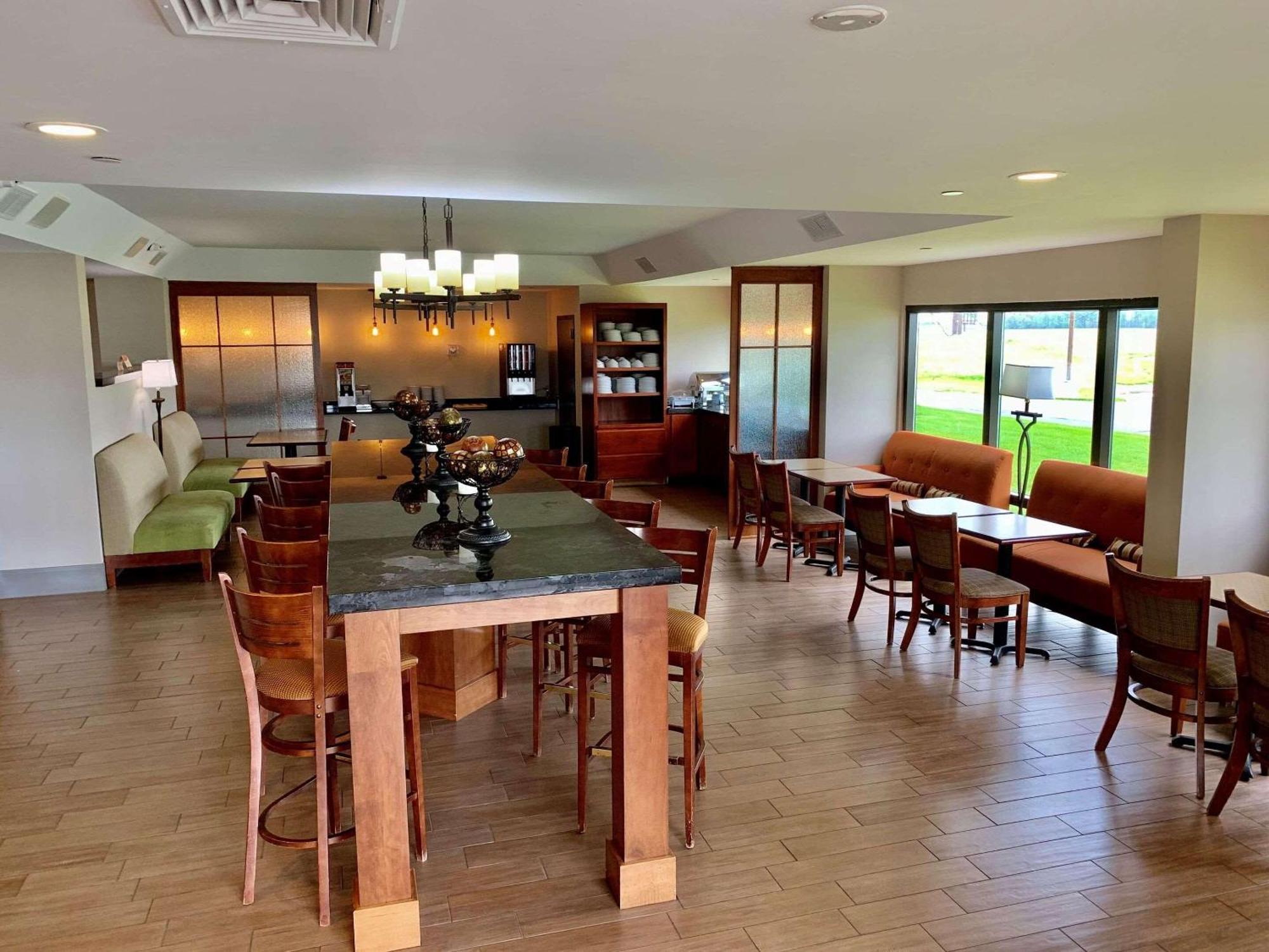 Country Inn & Suites By Radisson, Sandusky South, Oh Milan ภายนอก รูปภาพ