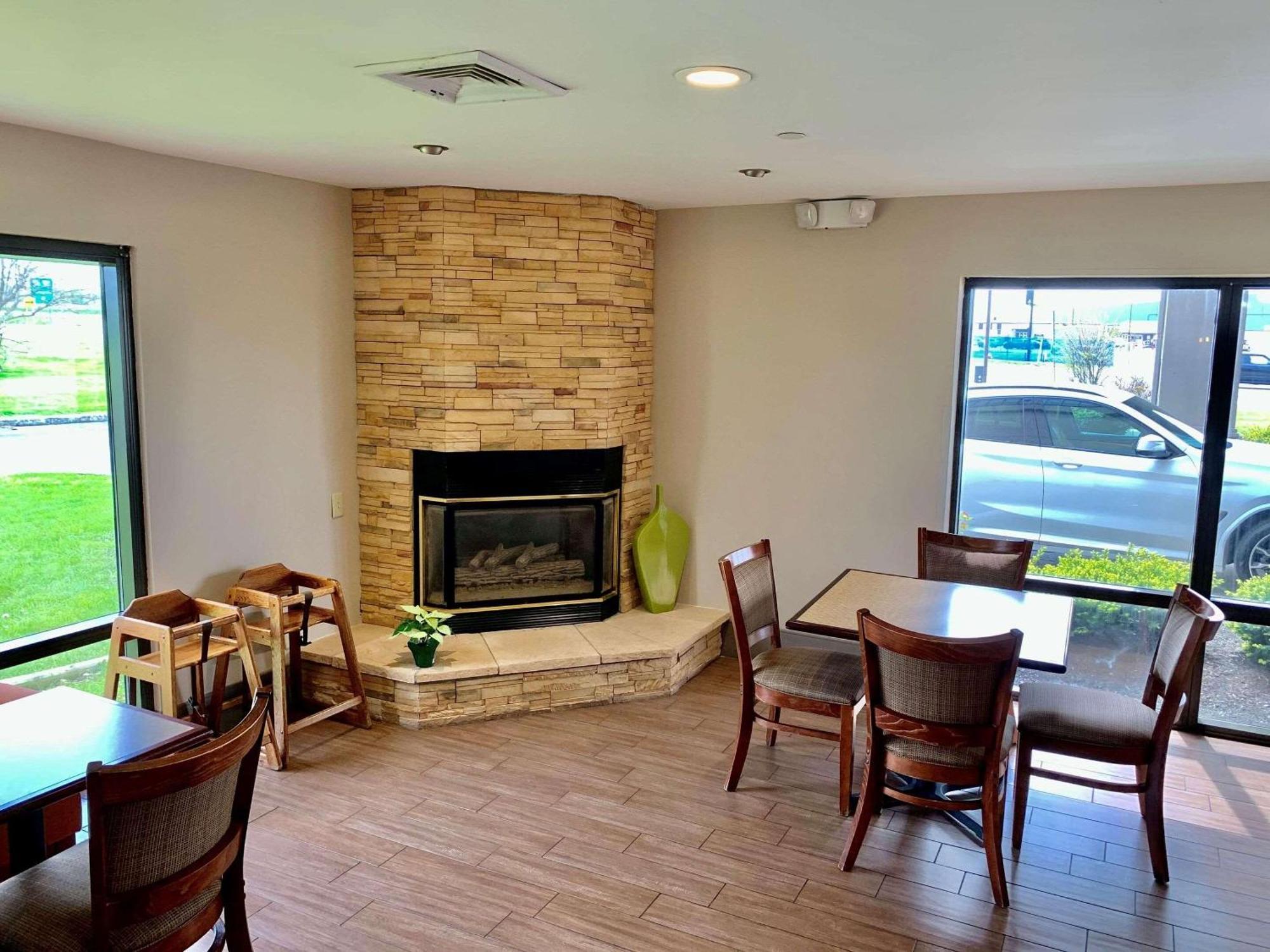Country Inn & Suites By Radisson, Sandusky South, Oh Milan ภายนอก รูปภาพ