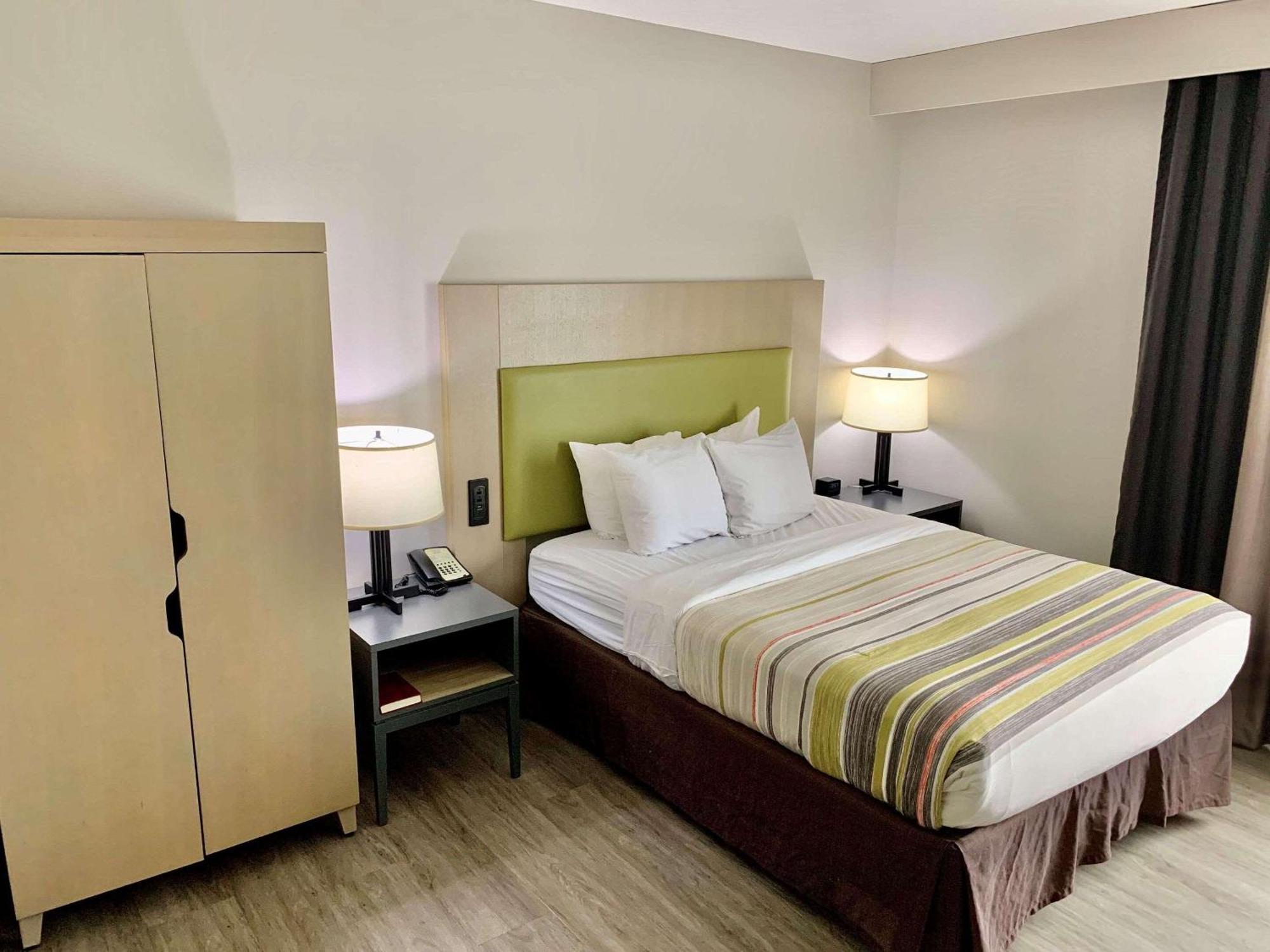 Country Inn & Suites By Radisson, Sandusky South, Oh Milan ภายนอก รูปภาพ