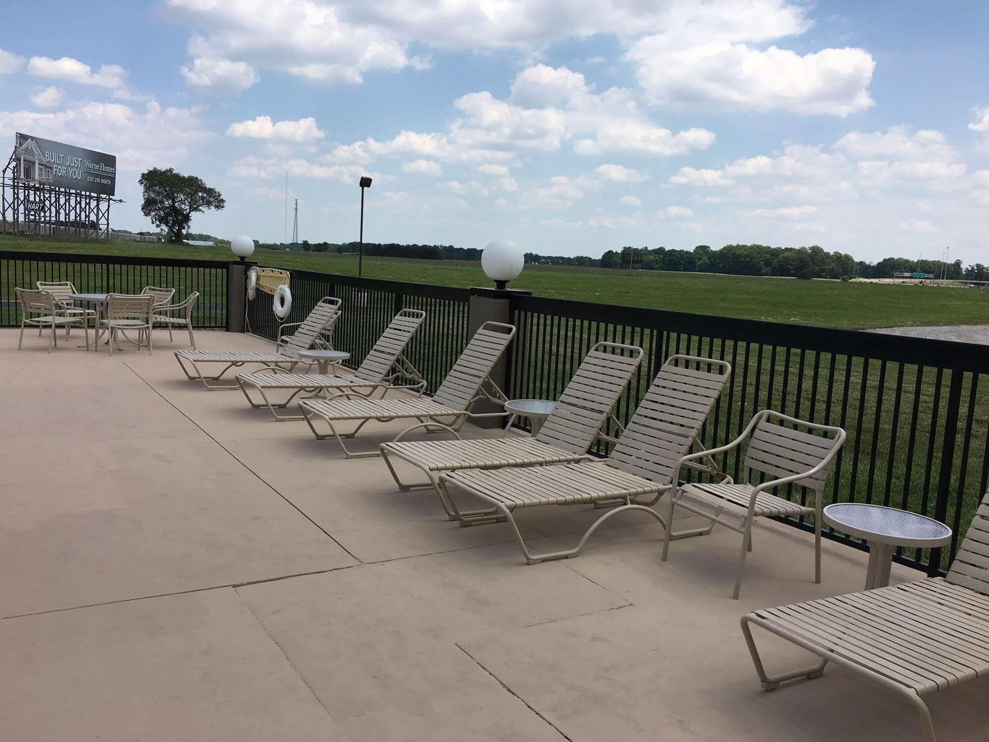 Country Inn & Suites By Radisson, Sandusky South, Oh Milan ภายนอก รูปภาพ